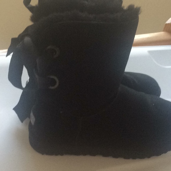 UGG BAILY BOW BLACK BOOTIES SIZE 7